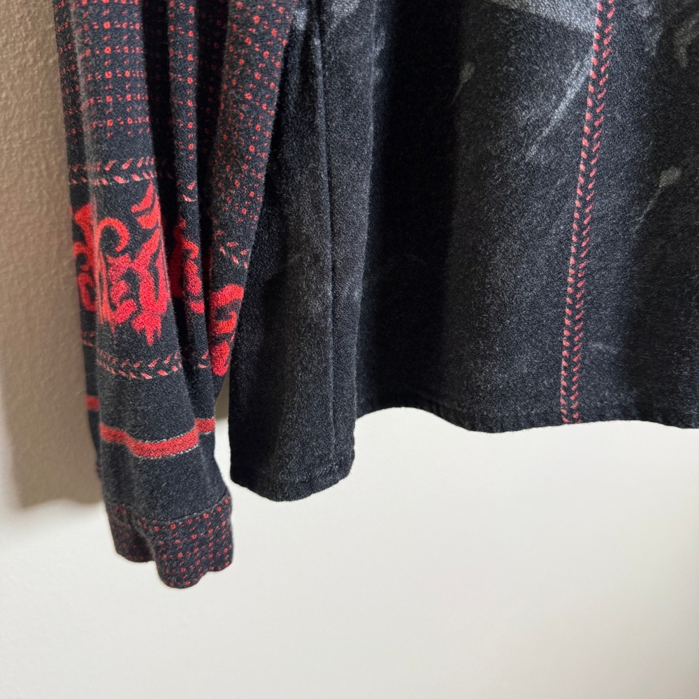 Aventures des Toiles Graphic Print Long Sleeve Top Black Red Gothic Tribal Sz 36 - Picture 9 of 10
